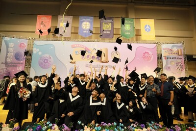 高雄大學第23屆畢業典禮 校長陳啓仁勉畢業生擁抱改變、承擔責任並創造影響力圖片